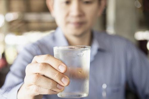 Phòng tránh đau họng do uống rượu bia