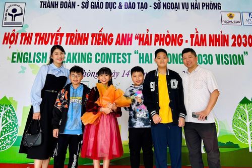 Nữ sinh lớp 5 đam mê thuyết trình bằng tiếng Anh