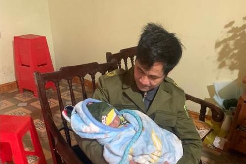 Chi Lăng: Phát hiện bé trai sơ sinh bị bỏ rơi tại Chùa Kim Sơn