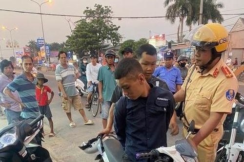 CSGT cùng người dân âm thầm theo dõi bắt gọn đối tượng trộm xe