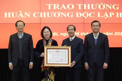 Xã hội đã nhìn ngành Giáo dục với sự chia sẻ nhiều hơn