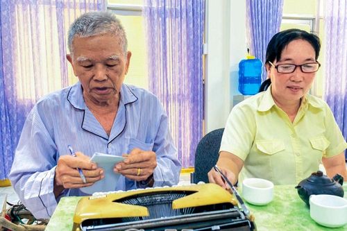 Từ cái hầm đến chiếc máy đánh chữ