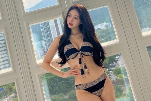 Nữ idol Kpop sở hữu khuôn mặt xinh như thiên thần, body bốc lửa