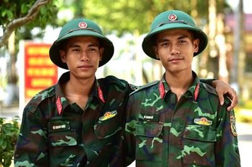 Quân khu 9: Anh em song sinh cùng nhau hoàn thành nghĩa vụ quân sự