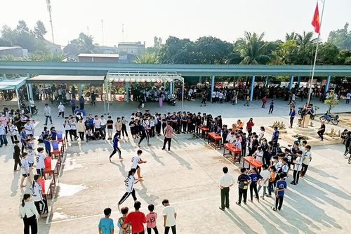 Sôi nổi hoạt động mừng Xuân tại Trường THCS Ô Long Vĩ