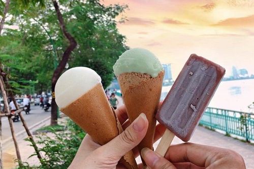 Trải nghiệm ăn kem hồ Tây ngày đông