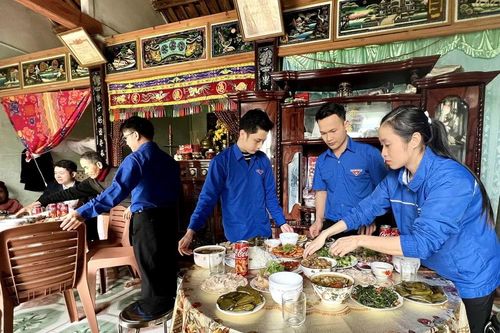 'Bữa cơm tất niên' tri ân Mẹ Việt Nam Anh hùng của tuổi trẻ Quảng Trị