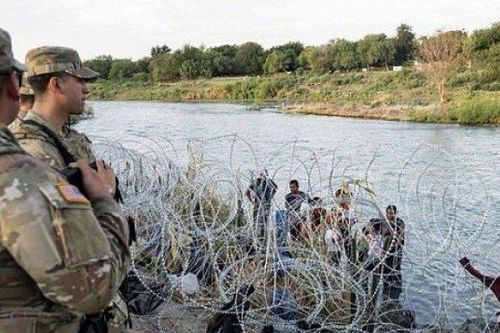 26 bang Mỹ đề nghị ông Biden 'đứng sang một bên' để Texas đảm bảo an ninh biên giới