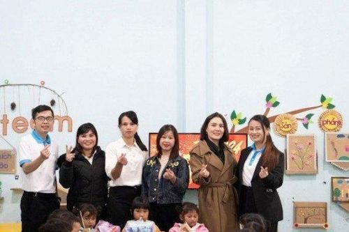 Ngày hội 'Bánh chưng xanh' - Mang Tết về cho trẻ em vùng Tây Nguyên