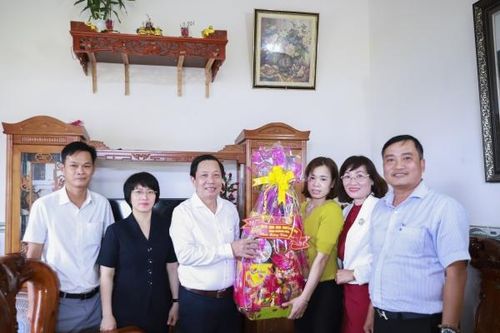 Phó Bí thư Tỉnh ủy Hà Quốc Trị thăm gia đình có thân nhân đang công tác tại quần đảo Trường Sa