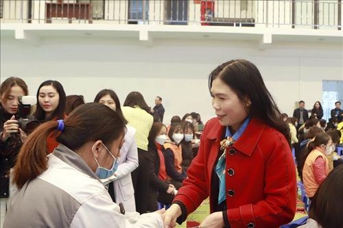 Chăm lo Tết cho công nhân, người lao động, gia đình chính sách