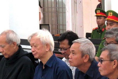 9 cựu quan chức tỉnh Khánh Hòa bị phạt từ 1,5 – 5 năm tù