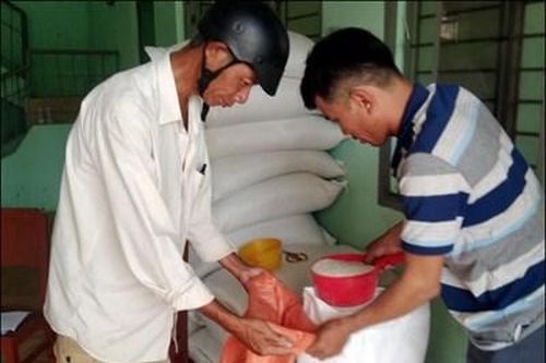 Sóc Trăng cấp phát gạo hỗ trợ hộ nghèo, cận nghèo dịp Tết
