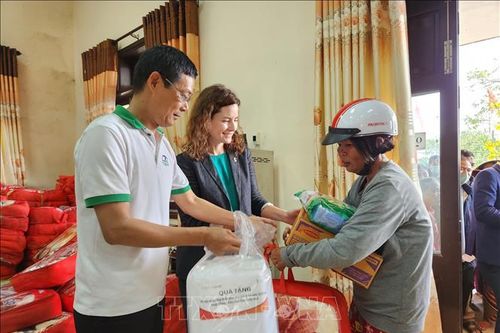 Thừa Thiên - Huế: Hỗ trợ người dân vùng 'rốn lũ' khắc phục hậu quả thiên tai