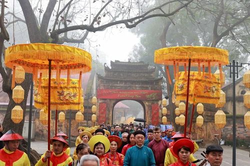 Tái dựng nghi lễ thả cá chép, dựng cây nêu ở cung đình Thăng Long