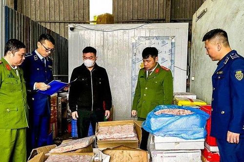 Thái Nguyên: Ngăn chặn hơn 500kg chân gà lậu vào thị trường