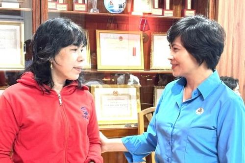Trao 30 suất quà Tết cho đoàn viên có hoàn cảnh khó khăn
