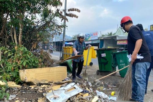 Hưởng ứng 'Ngày vì môi trường' để chuẩn bị đón Tết Nguyên đán Giáp Thìn