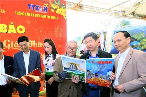 Đáp ứng nhu cầu thông tin và thưởng thức nghệ thuật của nhân dân