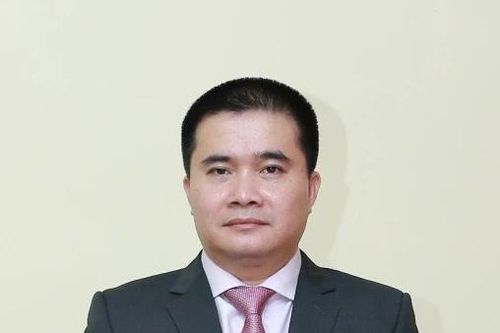 Tổng giám đốc SHS xin nghỉ đi chữa bệnh