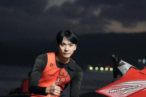 Mỹ nam của Tết ở làng địa ngục tham gia Tỏa sóng đam mê Aquabike