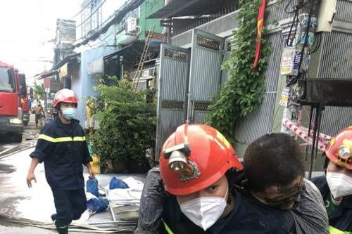 Quả cảm trong lửa khói