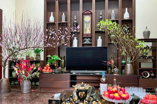 Cách cắm đào huyền bung nở đón Tết lại lâu tàn