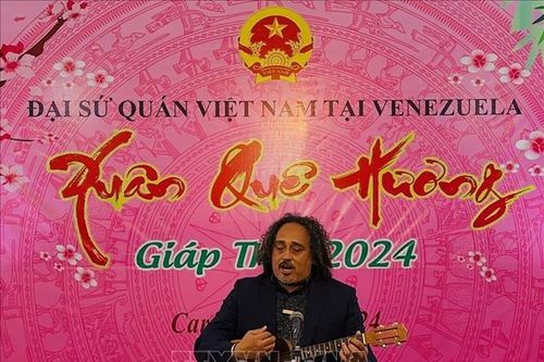 Ca sỹ Venezuela hát về Bác Hồ mừng Đảng mừng Xuân