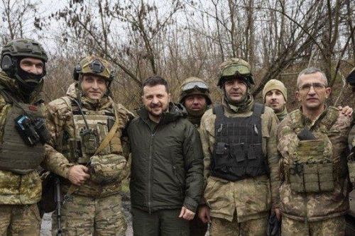 Ông Zelensky lần đầu thừa nhận xung đột bế tắc, công khai nói cần thay Tổng Tư lệnh
