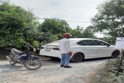 Đã xác định được danh tính người cầm súng bắn chỉ thiên để 'giải tán đám đông'