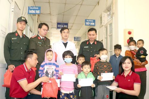 Tết của những người làm nghề y