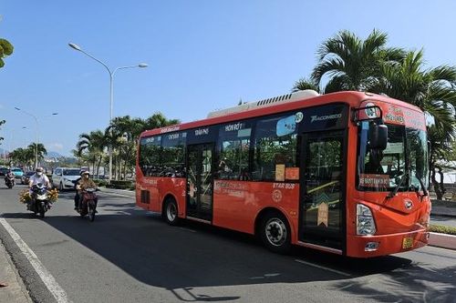 Xe buýt tuyến Nha Trang – Cam Ranh vẫn hoạt động trong Tết