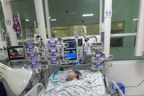 Nữ sinh 15 tuổi nhảy từ lầu 5 chung cư xuống đất