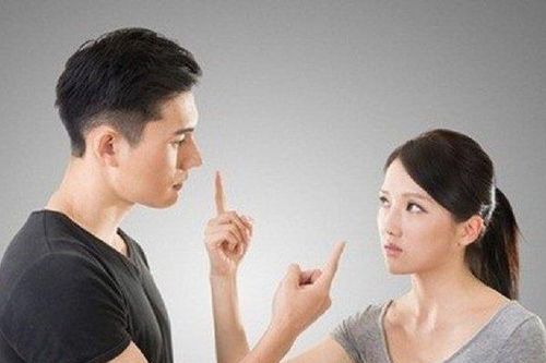 Đứng giữa mẹ và vợ đôi khi anh sẽ cảm thấy áp lực