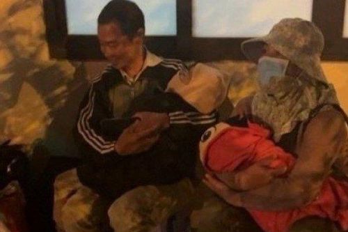 Tin tức 24h qua: 4 người trong gia đình ướt sũng, đi lạc 10km khi vừa xuống sân bay Nội Bài