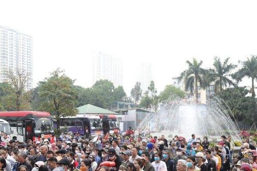 34 chuyến xe '0 đồng' đưa hơn 700 người bệnh ung thư về quê đón Tết