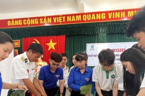 Sôi nổi hội thi gói bánh chưng, gói giò Tết Nguyên đán Giáp Thìn 2024