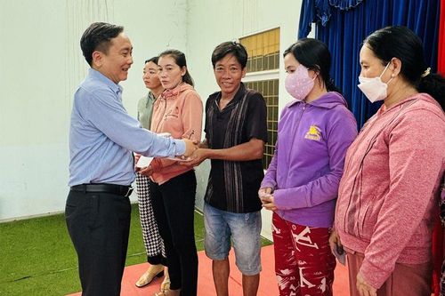 Chung tay chăm lo Tết cho người nghèo