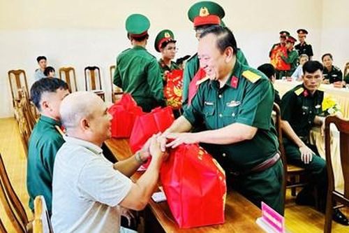 Ấm áp nghĩa tình 'Tết quân dân'