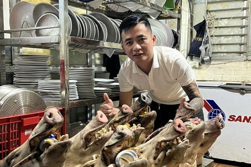 Mong cầu may mắn, người Hà Tĩnh săn đầu lợn rừng làm mâm cúng 30 Tết