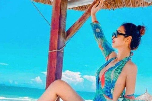 Jennifer Phạm U40 được khen trẻ như nữ sinh, cứ lên đồ là fan mê mẩn