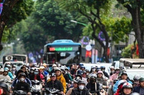 Mùng 2 Tết, Hà Nội tắc từ trong ra ngoài