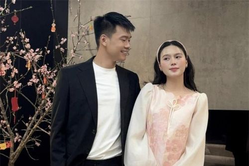 Dàn WAGs diện áo dài tình tứ bên chồng ngày đầu năm: Nhan sắc Võ Nhật Linh, Ngô Tố Uyên gây chú ý
