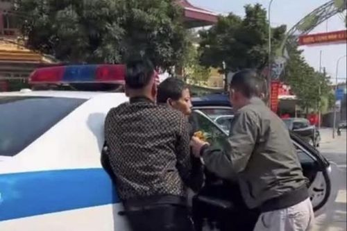 CSGT đưa người bị đột quỵ đi cấp cứu kịp 'thời gian vàng'