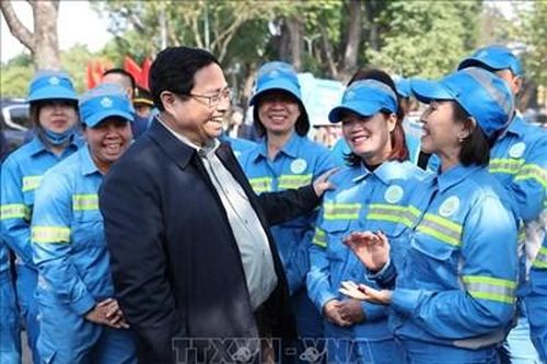 Thủ tướng Phạm Minh Chính thăm, chúc Tết công nhân, người lao động, lực lượng trực Tết tại Hà Nội