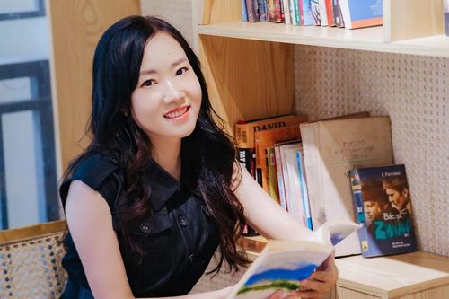Họa sỹ tuổi Rồng Nguyễn Thu Huyền: Vẽ tranh bằng vải, tô màu bằng kim
