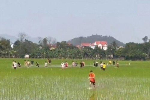 Cuộc thi chạy khắc nghiệt bậc nhất thế giới vào dịp Tết ở quê Hoa hậu Đỗ Thị Hà