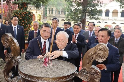 Tổng Bí thư dâng hương tại Khu di tích Hoàng thành Thăng Long