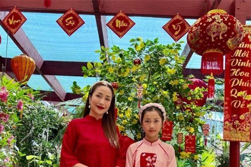 Ốc Thanh Vân cùng gia đình đón Tết, dân tình soi ra 1 chi tiết cho thấy dạy con khéo