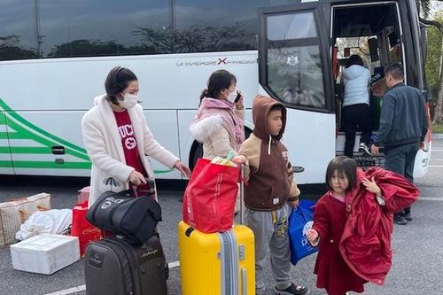 Hàng ngàn công nhân, lao động trở lại Hà Nội làm việc bằng những chuyến xe 0 đồng